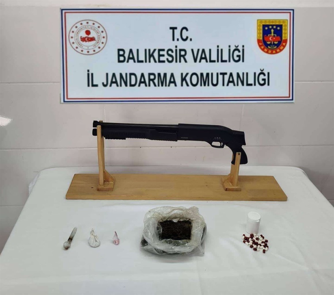 2-2 Balıkesir'de Zehir Tacirlerine Darbe! 4 İlçede Dev Operasyon
