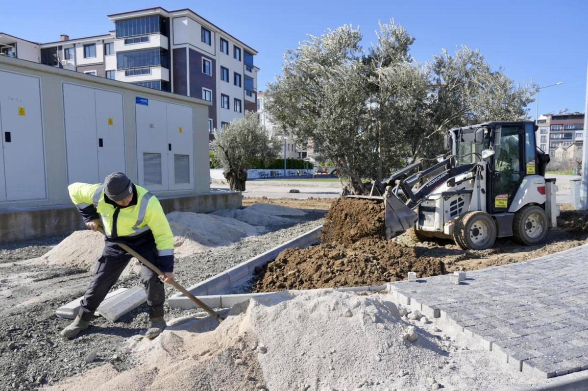 3-2 Burhaniye Belediyesi Park ve Yeşil Alanlarda Bahar Mesaisi