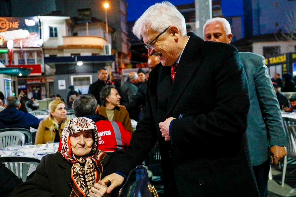 4-4 Burhaniye’de Kadir Gecesi’nde 4 Bin Kişilik İftar