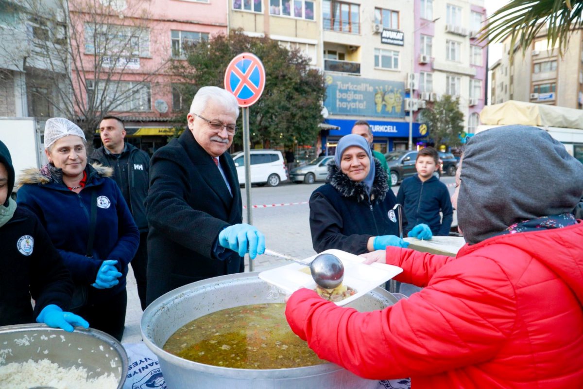 8-1 Burhaniye’de Kadir Gecesi’nde 4 Bin Kişilik İftar