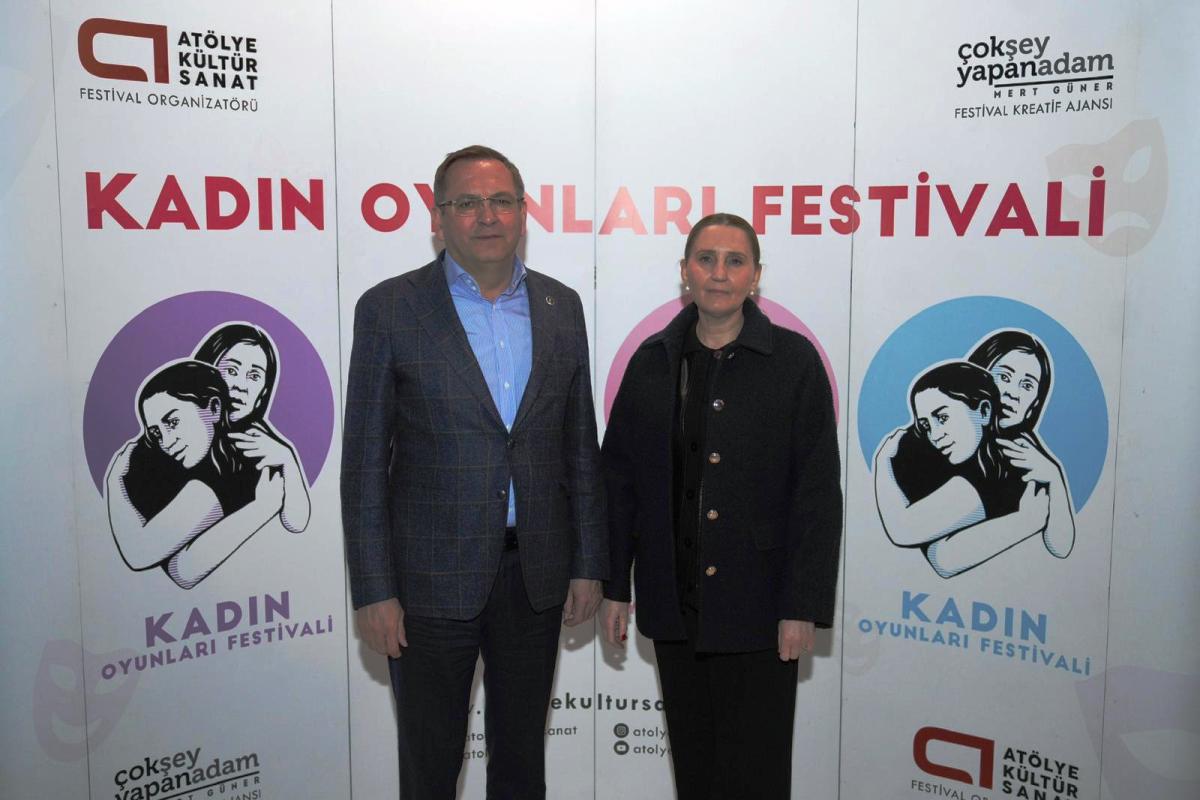 AYVALIK-KADIN-OYUNLARI-FESTIVALI-ALTINCI-KEZ-PERDELERINI-ACTI…-10 Ayvalık Kadın Oyunları Festivali 2024: Sanatın Gücüyle Kadın Hikayeleri