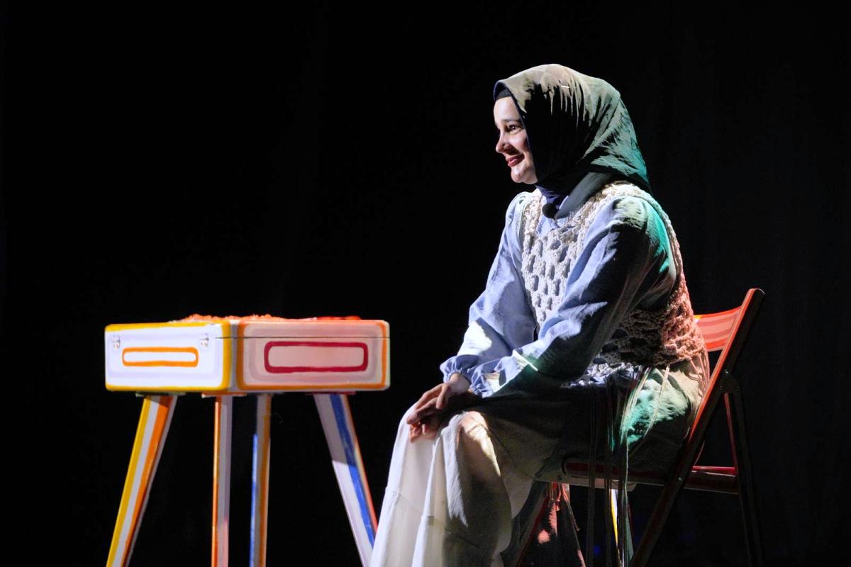 AYVALIK-KADIN-OYUNLARI-FESTIVALI-ALTINCI-KEZ-PERDELERINI-ACTI…-2 Ayvalık Kadın Oyunları Festivali 2024: Sanatın Gücüyle Kadın Hikayeleri