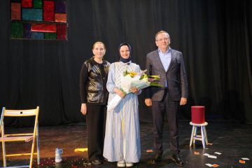 AYVALIK-KADIN-OYUNLARI-FESTIVALI-ALTINCI-KEZ-PERDELERINI-ACTI…-6-360x240 Ayvalık Kadın Oyunları Festivali 2024: Sanatın Gücüyle Kadın Hikayeleri