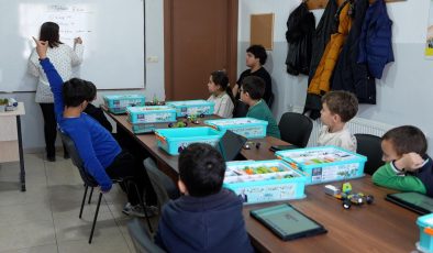 Burhaniye Belediyesi’nden Robotik Kodlama Eğitimi