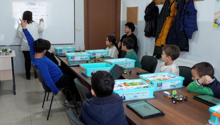 Burhaniye Belediyesi’nden Robotik Kodlama Eğitimi