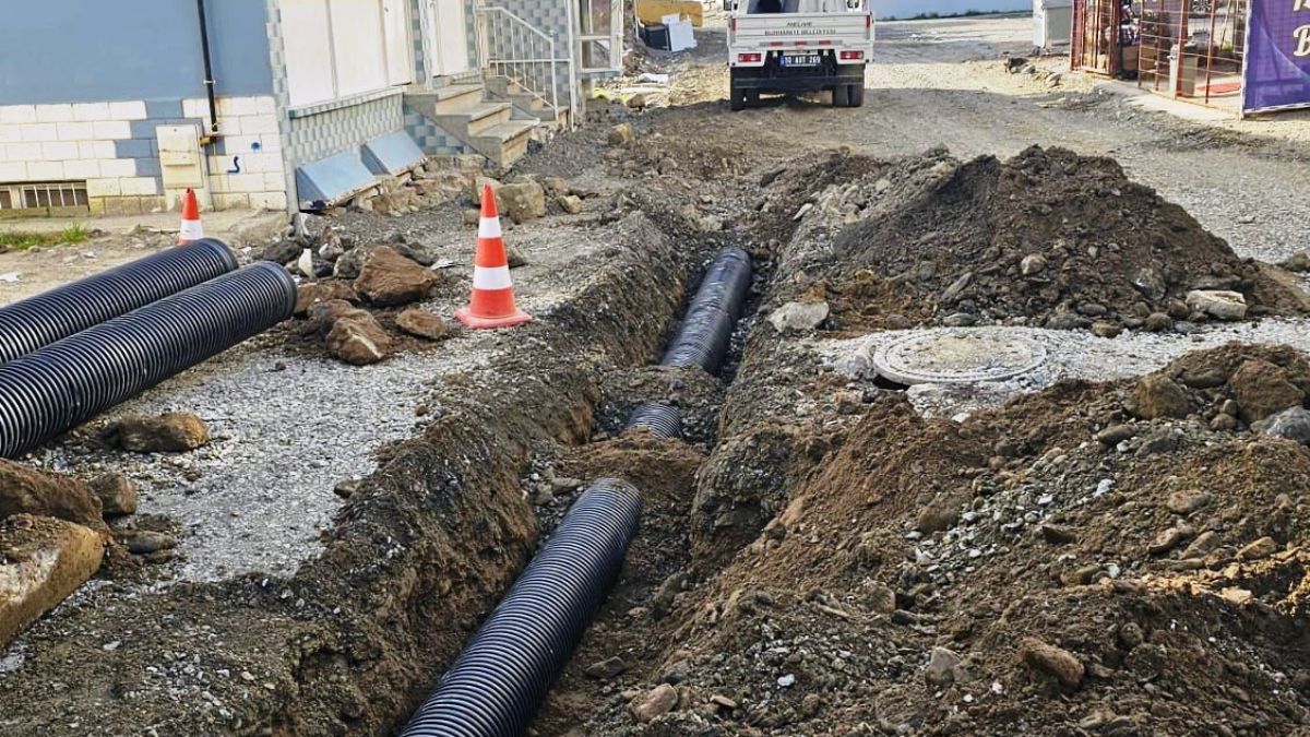 Burhaniye Belediyesi Fen İşleri Sahada: Yol ve Altyapı Hamlesi