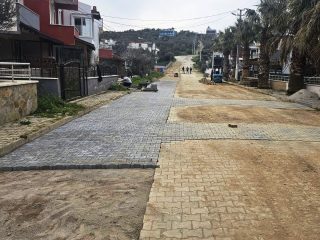 Burhaniye-Belediyesi-Fen-Isleri-10-320x240 Burhaniye Belediyesi Fen İşleri Sahada: Yol ve Altyapı Hamlesi