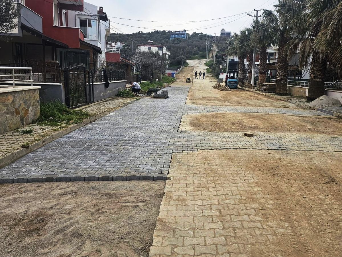 Burhaniye-Belediyesi-Fen-Isleri-10 Burhaniye Belediyesi Fen İşleri Sahada: Yol ve Altyapı Hamlesi