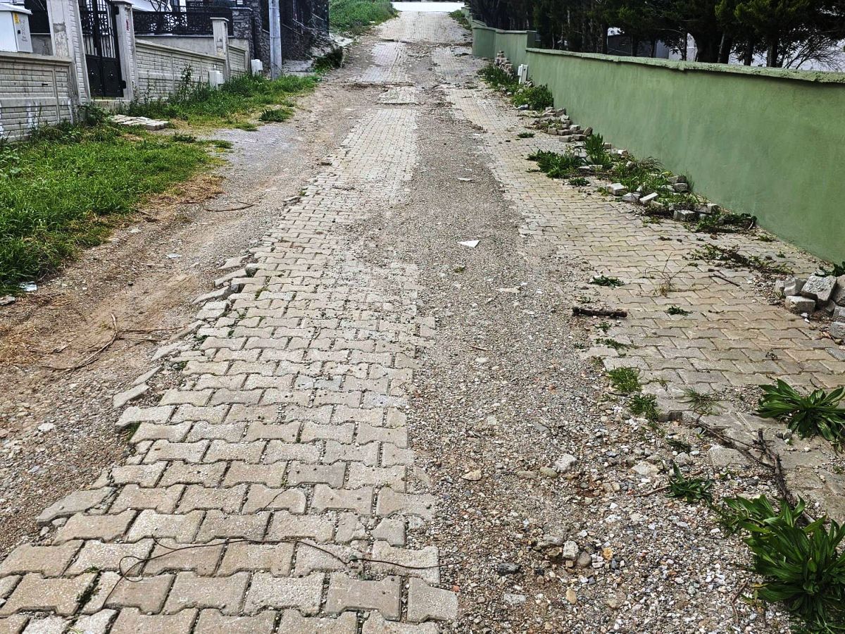 Burhaniye-Belediyesi-Fen-Isleri-11 Burhaniye Belediyesi Fen İşleri Sahada: Yol ve Altyapı Hamlesi