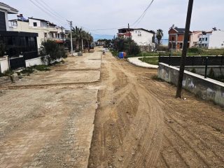 Burhaniye-Belediyesi-Fen-Isleri-5-320x240 Burhaniye Belediyesi Fen İşleri Sahada: Yol ve Altyapı Hamlesi