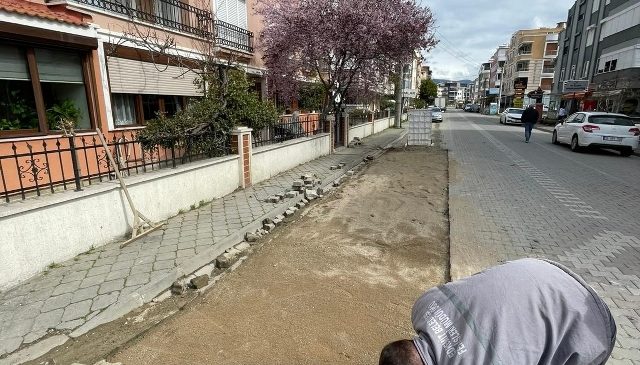 Edremit’te Yol Yenileme: 2 Mahallede Çalışma