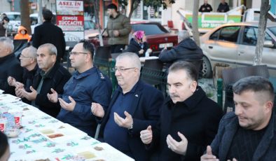 Edremit Belediyesi İftar Sofralarında Binleri Buluşturuyor