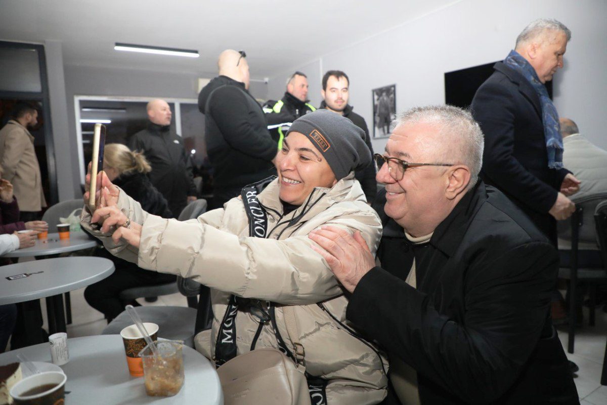 EDREMIT-IFTAR-SOFRALARINDA-BULUSUYOR-4 Edremit Belediyesi İftar Sofralarında Binleri Buluşturuyor