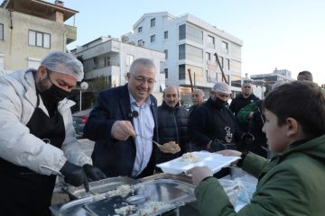 EDREMIT-IFTAR-SOFRALARINDA-BULUSUYOR-8-360x240 Edremit Belediyesi İftar Sofralarında Binleri Buluşturuyor