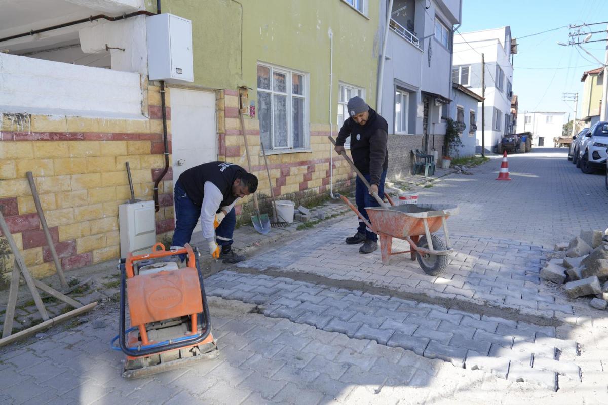 Burhaniye’de Yol ve Altyapı Çalışmaları Hız Kesmeden Sürüyor