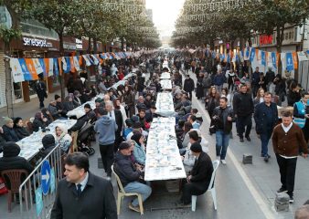 IMG-20260314-WA0278-338x240 Balıkesir’de Tarihi An! 10 Bin Kişi Aynı Sofrada Toplandı, Ortaya Çıkan Görüntü Herkesi Duygulandırdı