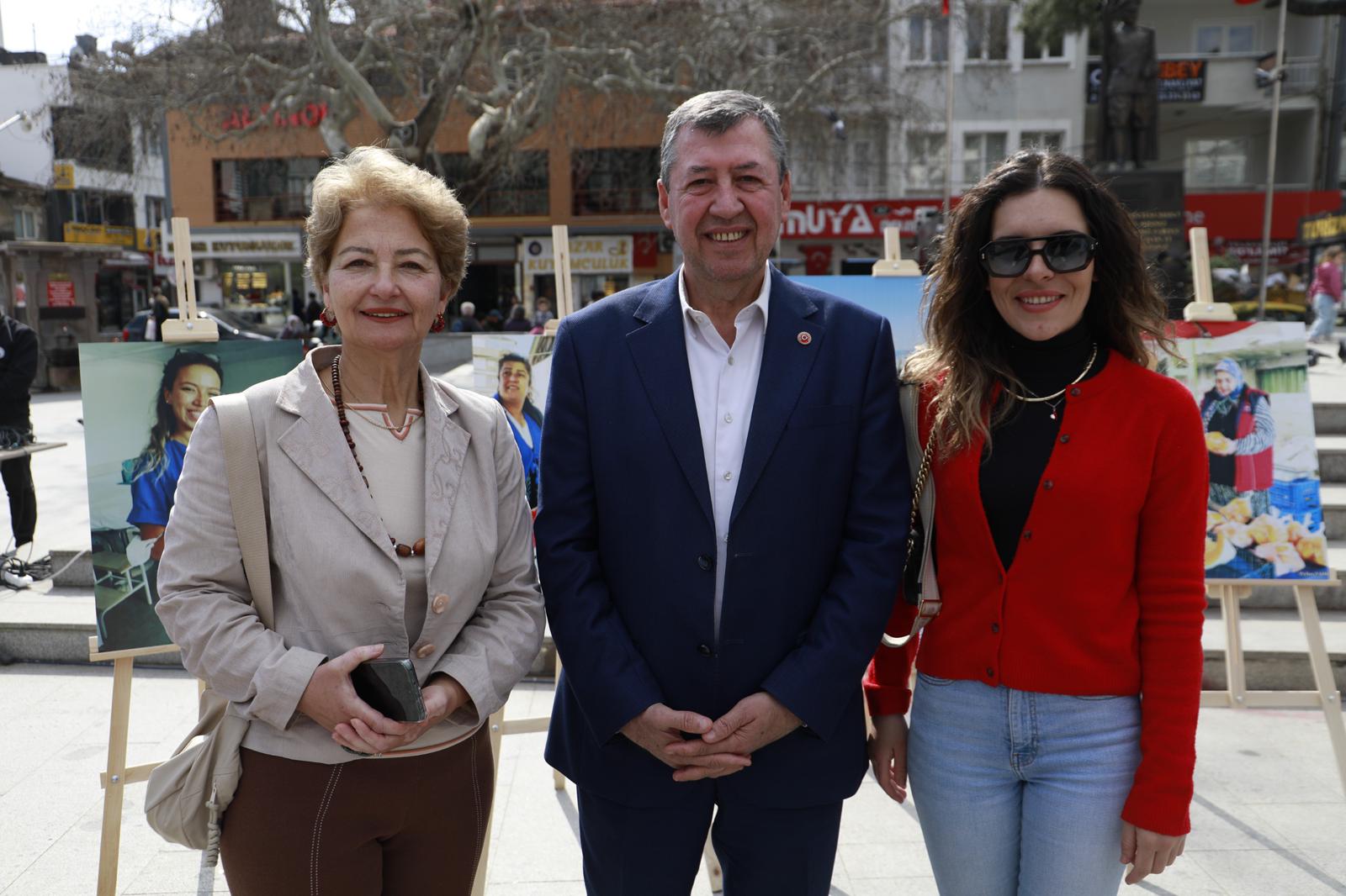 KADIN-GOZUYLE-EMEK-11 Burhaniye'de "Kadın Gözüyle Emek" Sergisi Kapılarını Açtı