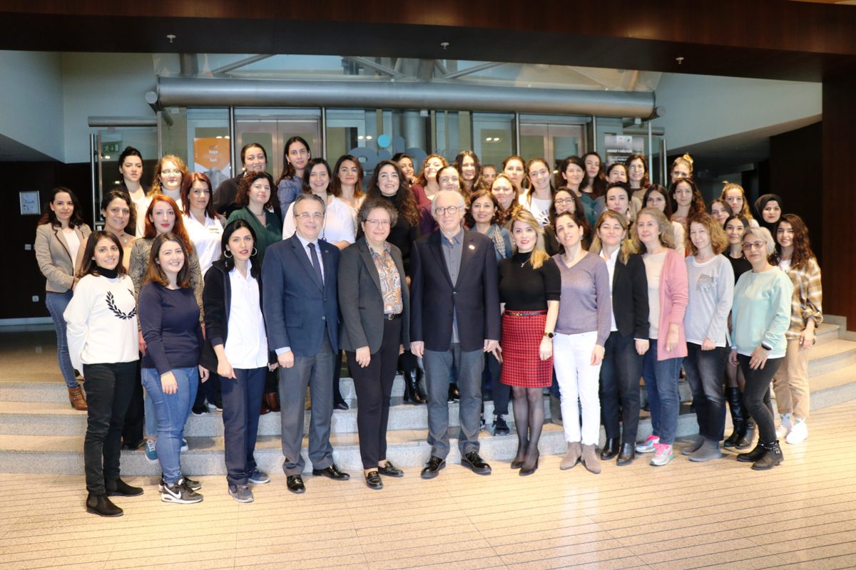 Kadin-ve-Erkek-Birlikte-4 Eskinazi: İhracat Hedeflerine Kadın ve Erkek Birlikte Ulaşırız