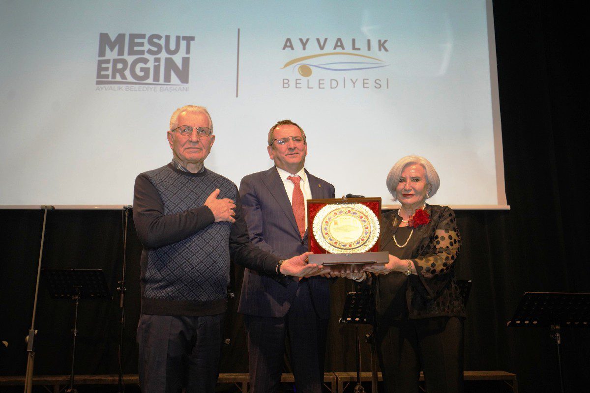 NesrinFikret-Ince Ayvalık’ta Rauf Denktaş Kültür Merkezi Açıldı