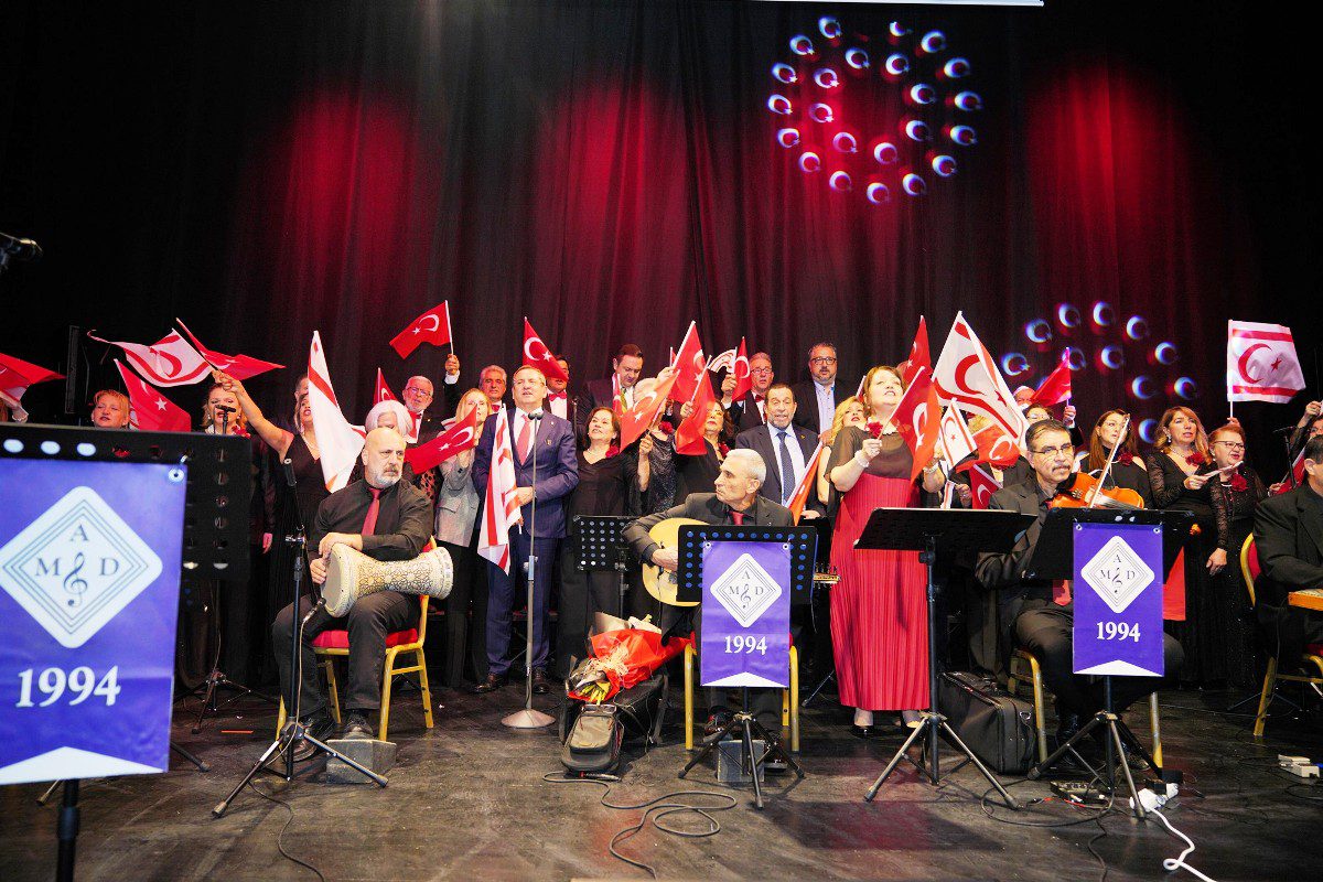 Rauf-Denktas-Kultur-Merkezi-Perdelerini-Acti-2 Ayvalık’ta Rauf Denktaş Kültür Merkezi Açıldı