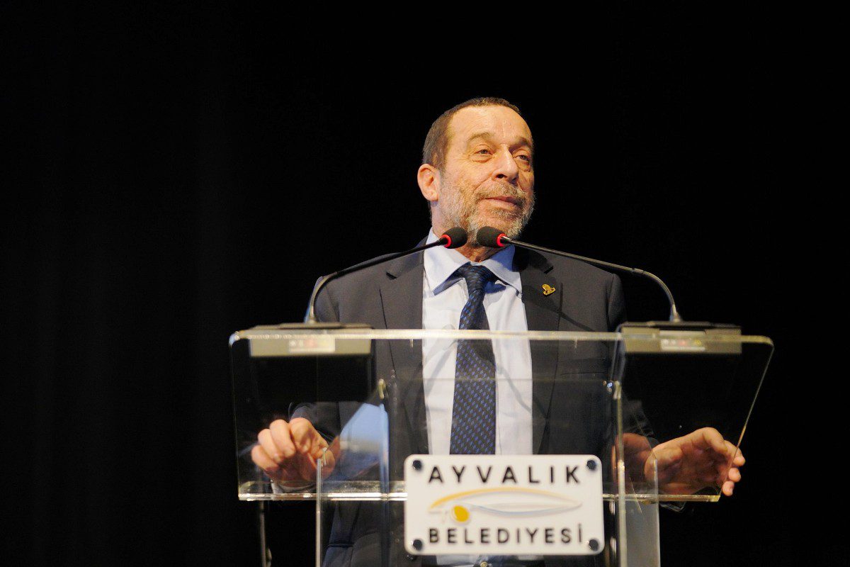 Serdar-Denktas-1 Ayvalık’ta Rauf Denktaş Kültür Merkezi Açıldı