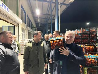 a3ff3062-ee7a-405e-bfec-10498f2c12a6-320x240 Mustafa Canbey’den Sahurda Hal Esnafına Ziyaret