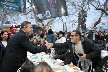 akin_erdekli_hemseriyleriyle_iftar_sofrasinda_bulustu_1-360x240 Ahmet Akın Erdek İftar Sofrasında Binlerle Buluştu