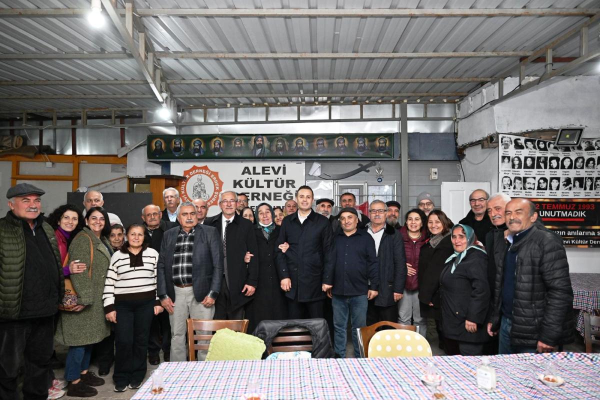 akin_erdekli_hemseriyleriyle_iftar_sofrasinda_bulustu_12 Ahmet Akın Erdek İftar Sofrasında Binlerle Buluştu