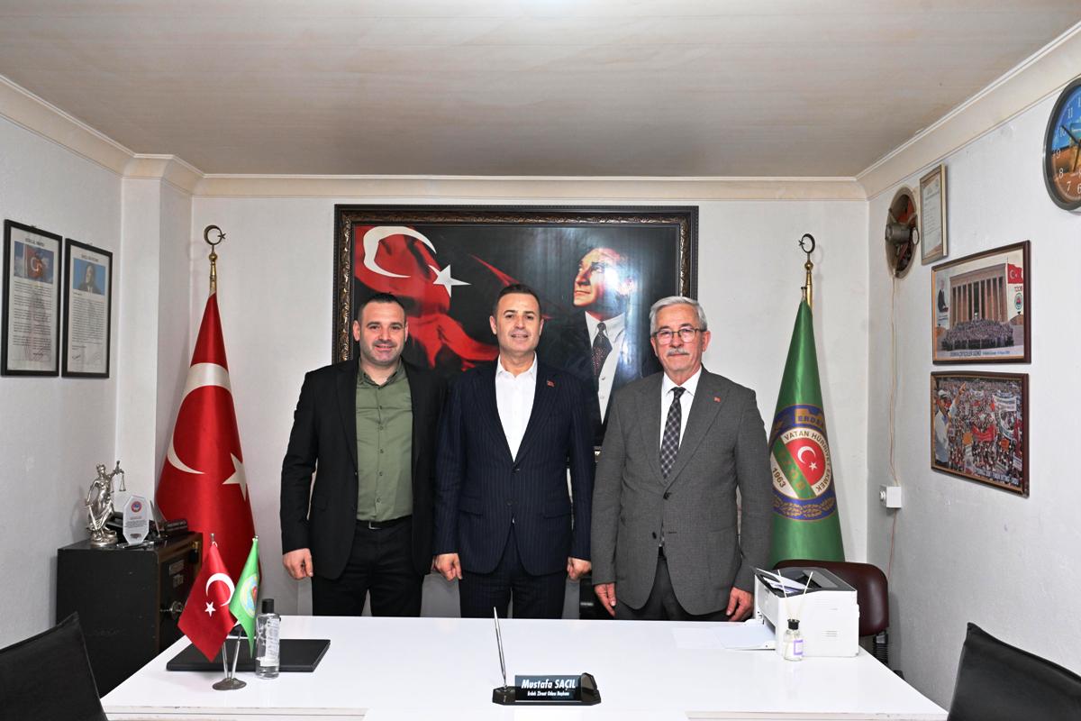 akin_erdekli_hemseriyleriyle_iftar_sofrasinda_bulustu_13 Ahmet Akın Erdek İftar Sofrasında Binlerle Buluştu