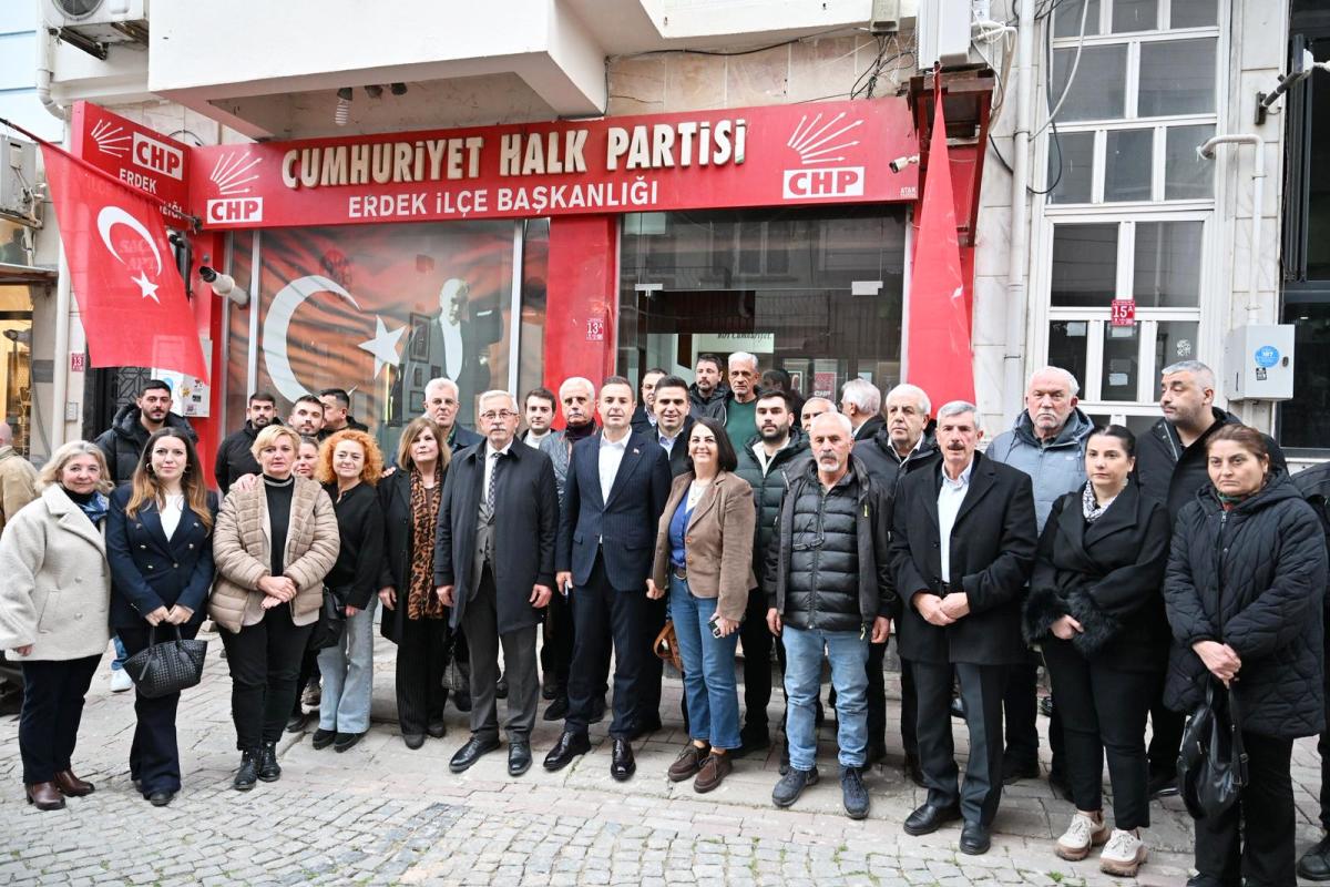 akin_erdekli_hemseriyleriyle_iftar_sofrasinda_bulustu_2 Ahmet Akın Erdek İftar Sofrasında Binlerle Buluştu