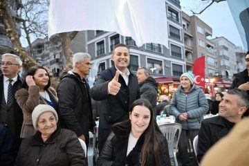 akin_erdekli_hemseriyleriyle_iftar_sofrasinda_bulustu_4-360x240 Ahmet Akın Erdek İftar Sofrasında Binlerle Buluştu