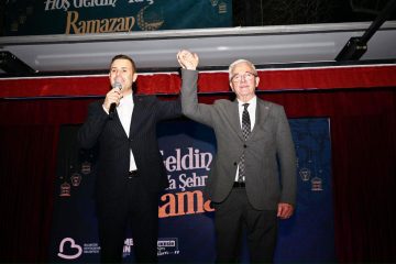 akin_erdekli_hemseriyleriyle_iftar_sofrasinda_bulustu_7-360x240 Ahmet Akın Erdek İftar Sofrasında Binlerle Buluştu