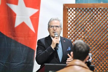 akin_ramazanin_bereketini_ilce_ilce_paylasmaya_devam_ediyor_1-360x240 Ahmet Akın Bandırma’da Binlerce Kişiyle İftar Sofrasında Buluştu