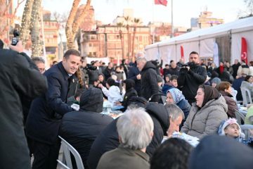 akin_ramazanin_bereketini_ilce_ilce_paylasmaya_devam_ediyor_4-360x240 Ahmet Akın Bandırma’da Binlerce Kişiyle İftar Sofrasında Buluştu