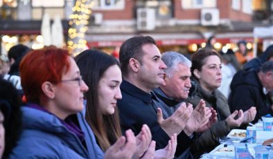 Ahmet Akın Bandırma’da Binlerce Kişiyle İftar Sofrasında Buluştu