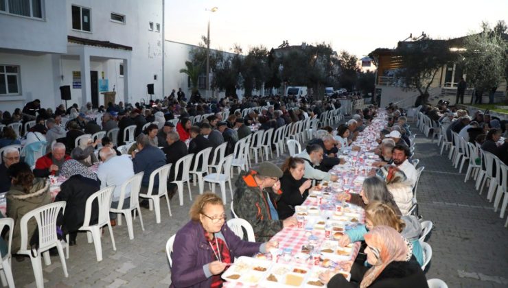 Edremit Belediyesi iftar sofraları Altınoluk’ta kuruldu