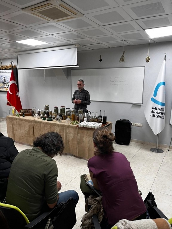 bacemde_ayin_atolyesi_programlarina_yogun_ilgi_1_medium_600x800 BAÇEM Ayın Atölyesi Programı 70 Kişiye Ulaştı