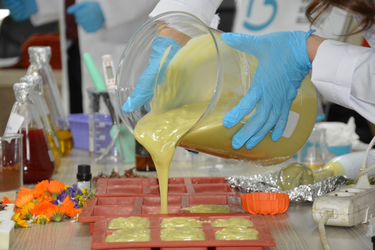 bacemde_ayin_atolyesi_programlarina_yogun_ilgi_5_medium_1200x800 BAÇEM Ayın Atölyesi Programı 70 Kişiye Ulaştı