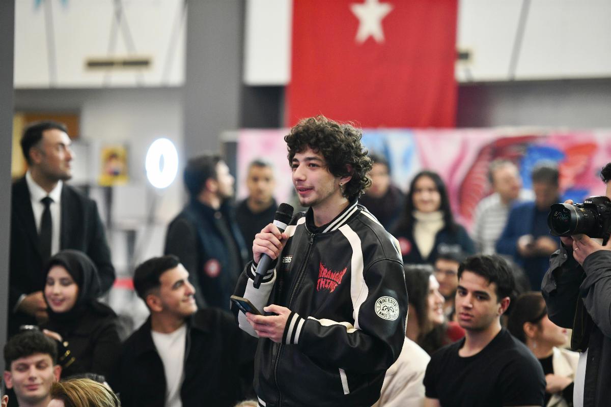 baskan_akin_genclerle_balikesirin_yarinini_konustu_11 Ahmet Akın Gençlerle Buluştu: “Balıkesir’i Birlikte Geleceğe Taşıyacağız”