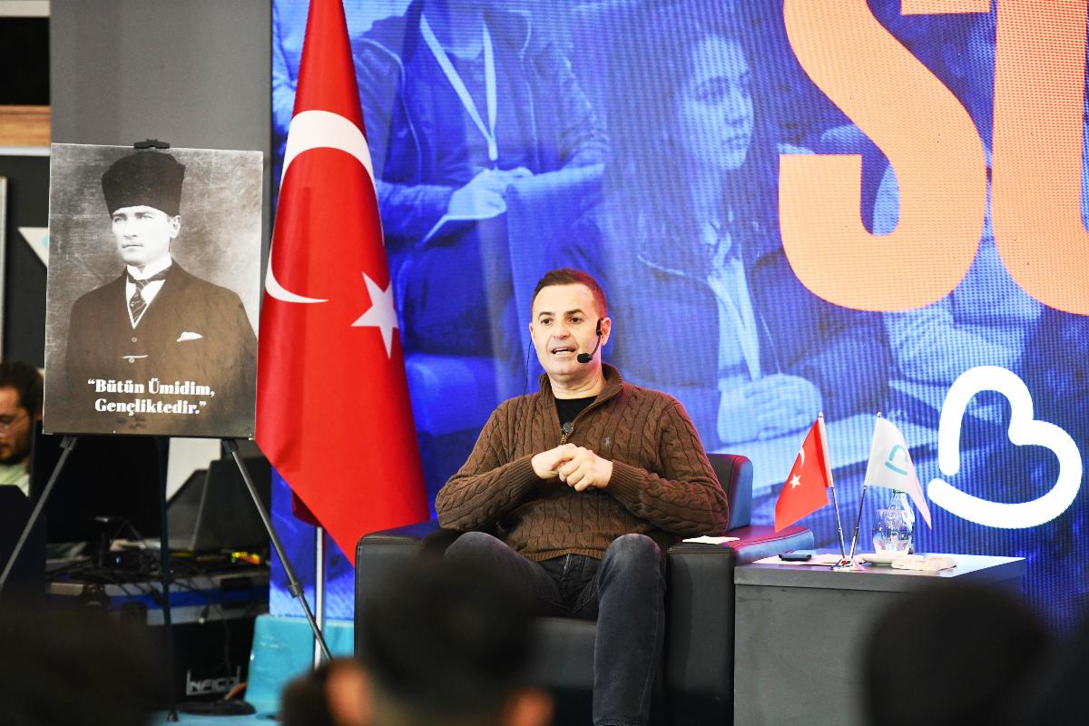 baskan_akin_genclerle_balikesirin_yarinini_konustu_12 Ahmet Akın Gençlerle Buluştu: “Balıkesir’i Birlikte Geleceğe Taşıyacağız”