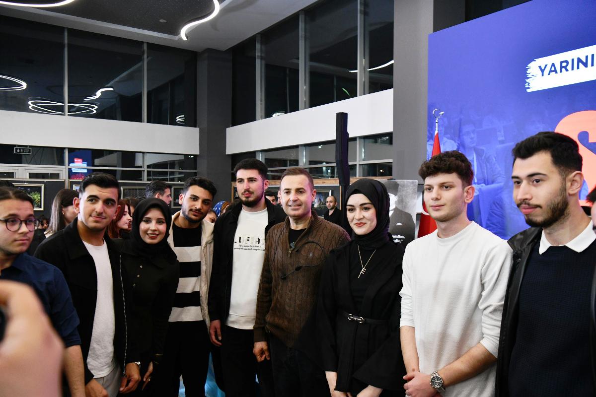 baskan_akin_genclerle_balikesirin_yarinini_konustu_2 Ahmet Akın Gençlerle Buluştu: “Balıkesir’i Birlikte Geleceğe Taşıyacağız”