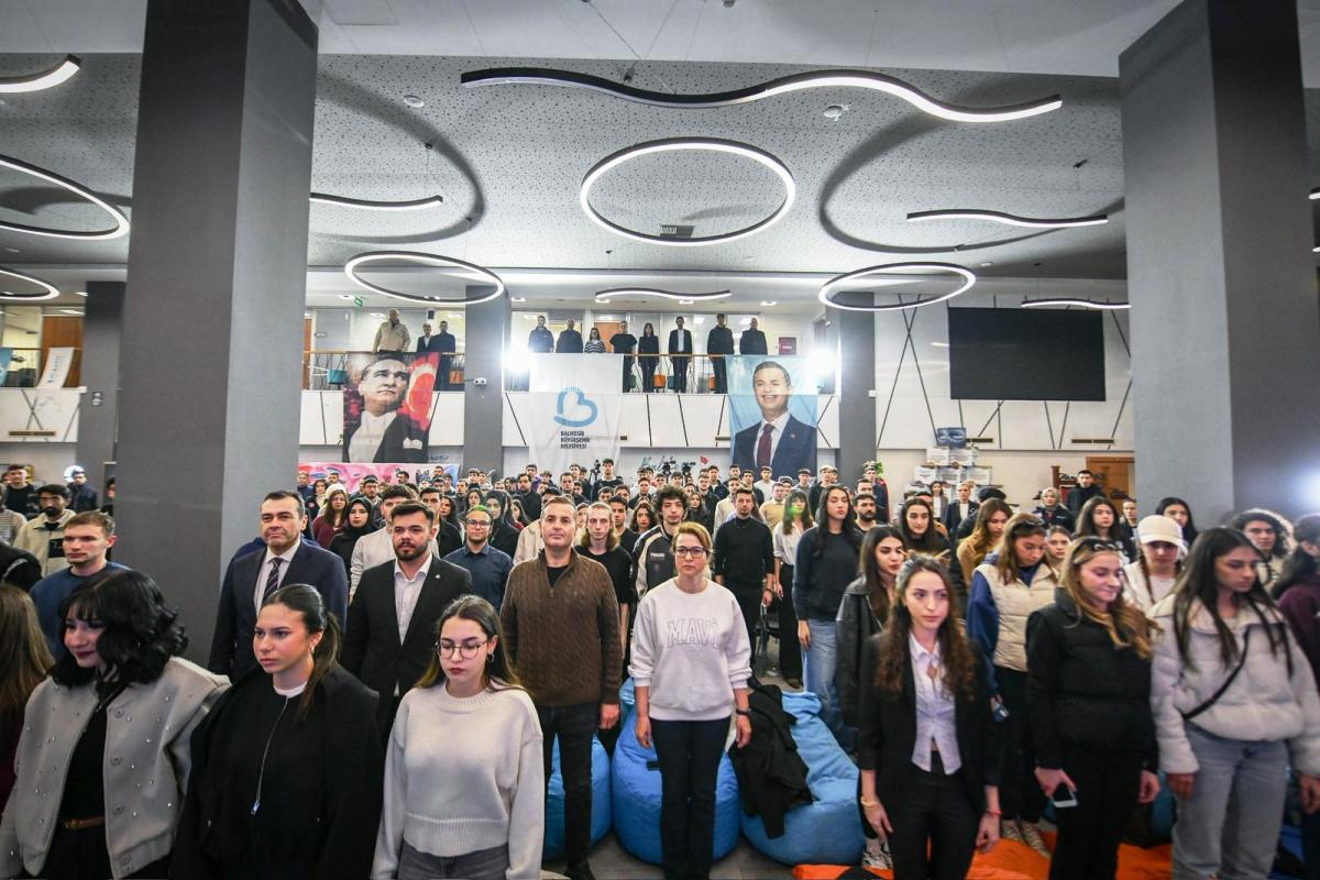 baskan_akin_genclerle_balikesirin_yarinini_konustu_3 Ahmet Akın Gençlerle Buluştu: “Balıkesir’i Birlikte Geleceğe Taşıyacağız”