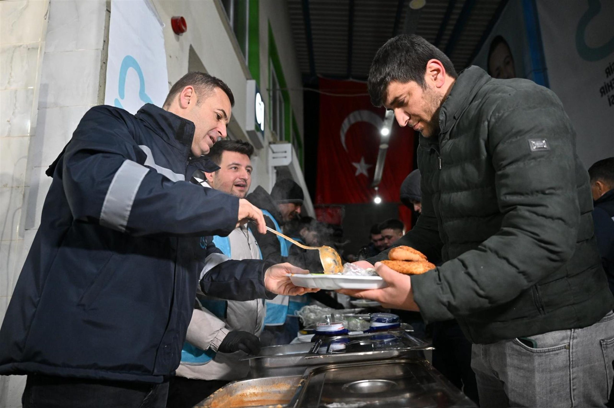 baskan_akin_sahurunu_hal_esnafiyla_birlikte_yapti_13