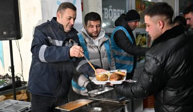 Ahmet Akın’dan Hal Esnafına Sahur Sürprizi: Çiftçi Kazanacak