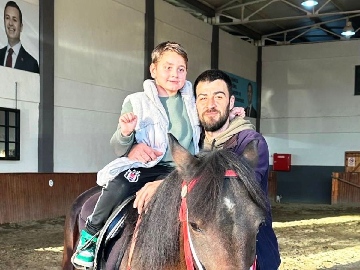 baskan_akinin_ornek_projesiyle_korkular_sevgiye_donustu_5 Başkan Akın’ın Örnek Projesiyle Korkular Sevgiye Dönüştü: Engelsiz Binicilik 🐎