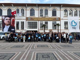 baskan_akinin_ornek_projesiyle_korkular_sevgiye_donustu_6-320x240 Başkan Akın’ın Örnek Projesiyle Korkular Sevgiye Dönüştü: Engelsiz Binicilik 🐎