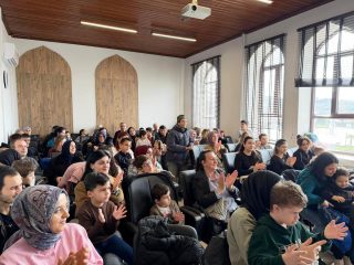 baskan_akinin_ornek_projesiyle_korkular_sevgiye_donustu_9-320x240 Başkan Akın’ın Örnek Projesiyle Korkular Sevgiye Dönüştü: Engelsiz Binicilik 🐎