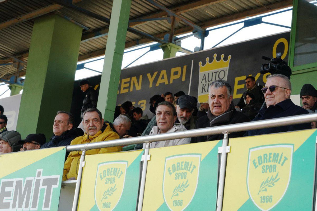 edremitspor-1 1966 Edremitspor Aydınspor’u 3 Golle Geçerek İddiasını Sürdürdü