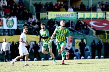 edremitspor-6-360x236 1966 Edremitspor Aydınspor’u 3 Golle Geçerek İddiasını Sürdürdü