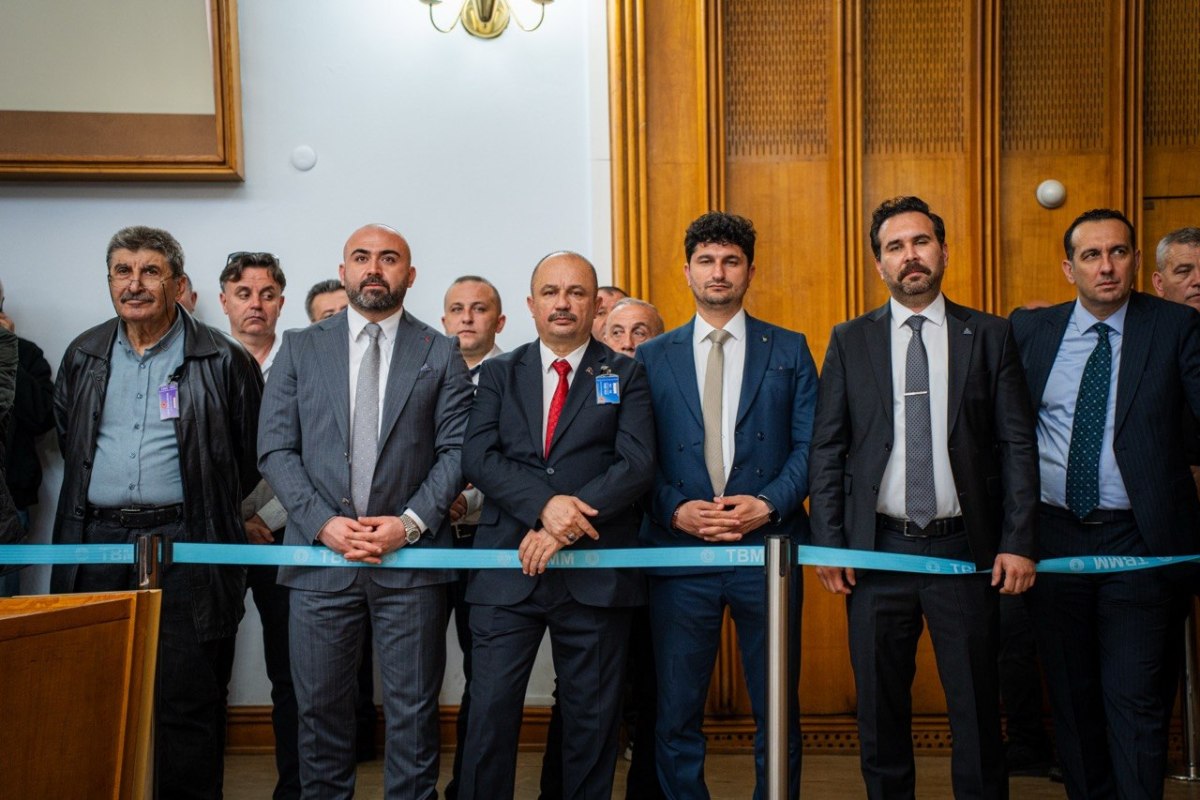 01-1-1 Ertaş, Özgür Özel ile TBMM’de kritik görüşme